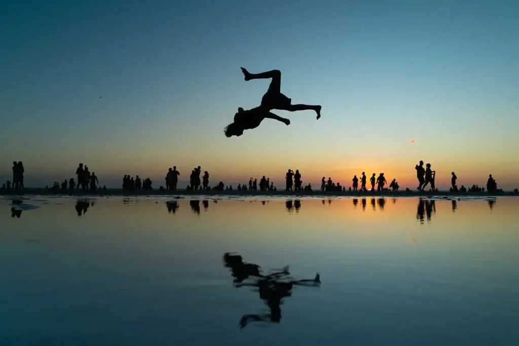 Chromatic Photo Awards 2024, Street 1st Place winner - Dmytro Geshengorin, Germany - Sunset Flight